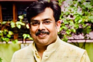 Dr Dhananjay Giri